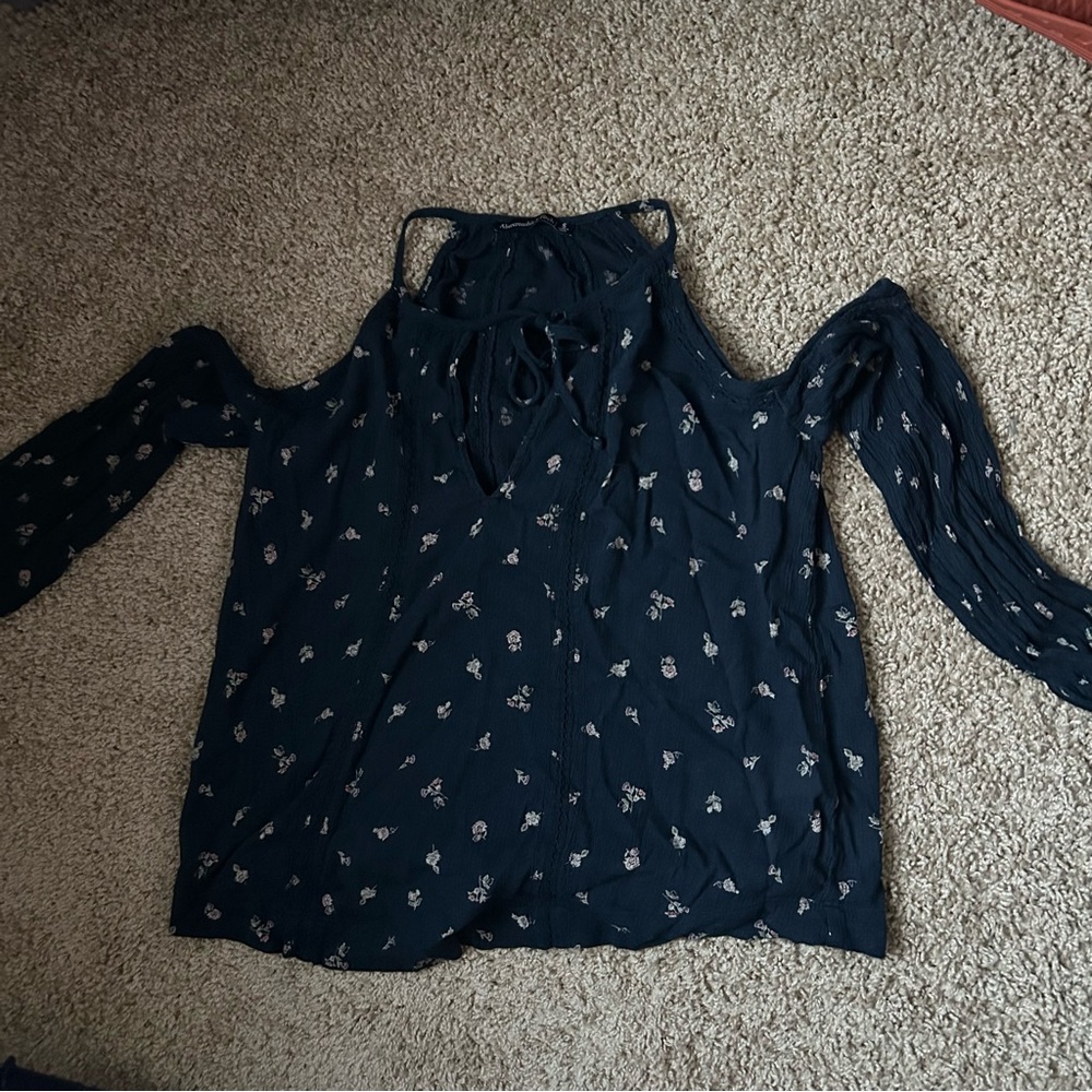 W Navy Blue Floral Abercrombie & Fitch Cold Shoulder Top Size S |A9